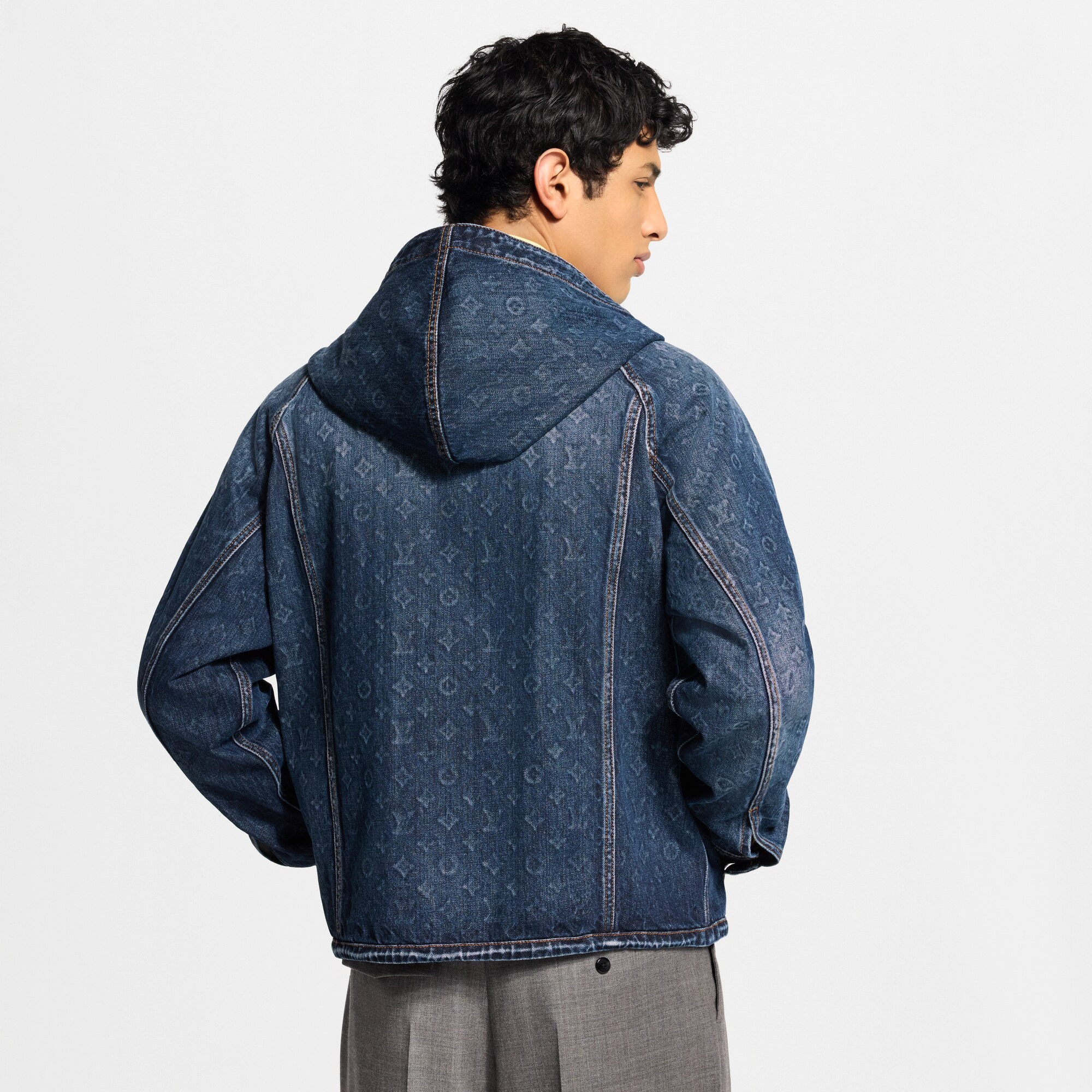 Jaqueta Jeans Estonada Monogram com Capuz - Ready-to-Wear | LOUIS